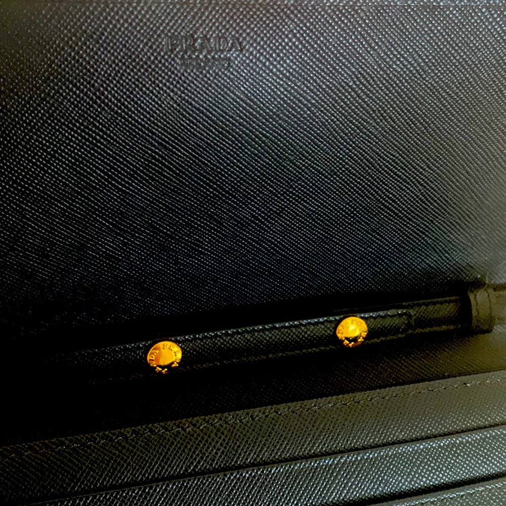 Prada Vitello black clutch/gold chain purse - Picture 4 of 6